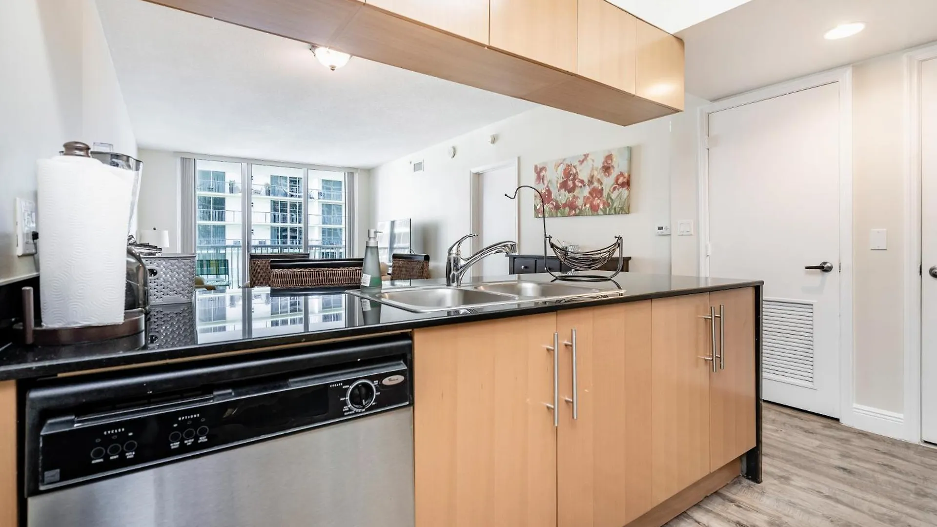 1 Bedroom Opera Tower - Edgewater Apartment *