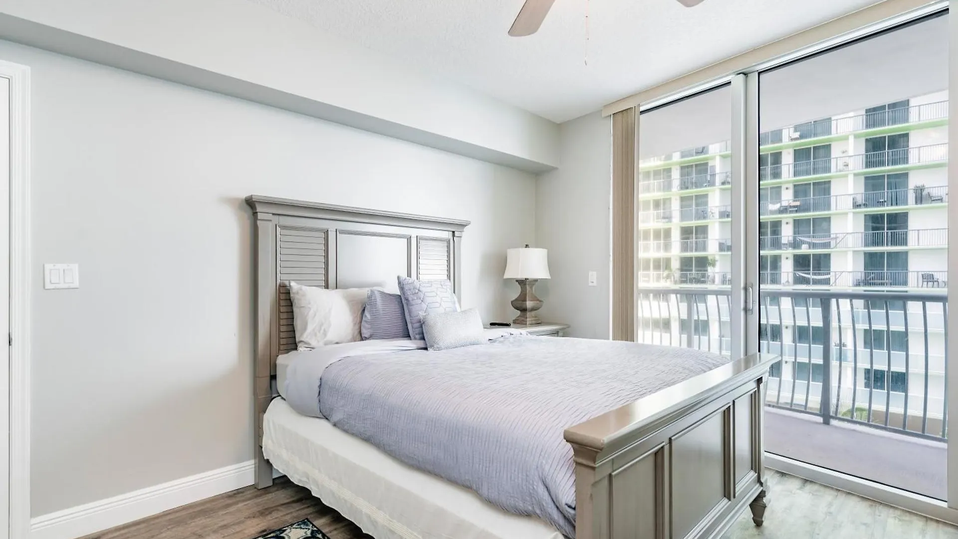 1 Bedroom Opera Tower - Edgewater