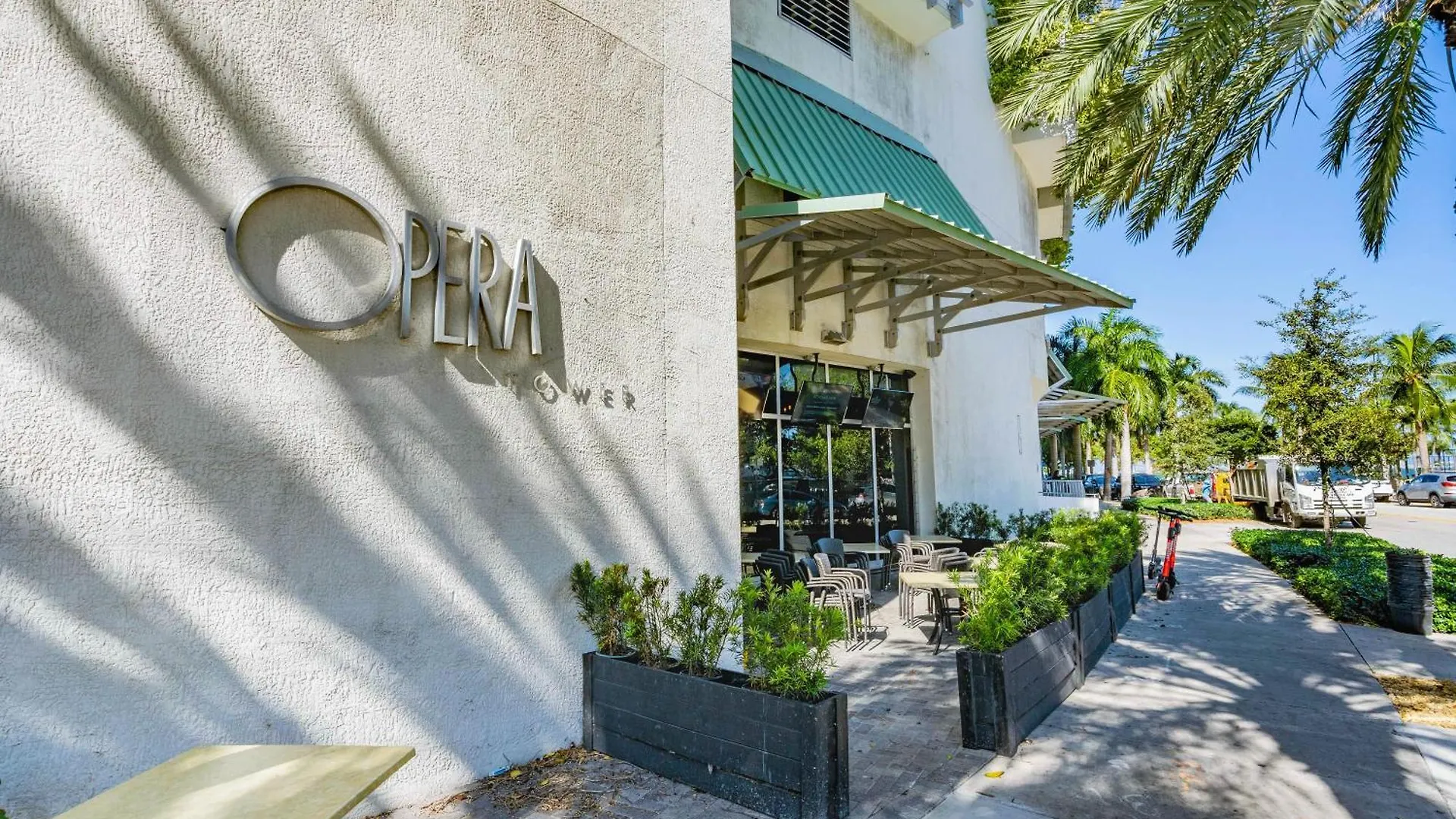 1 Bedroom Opera Tower - Edgewater *