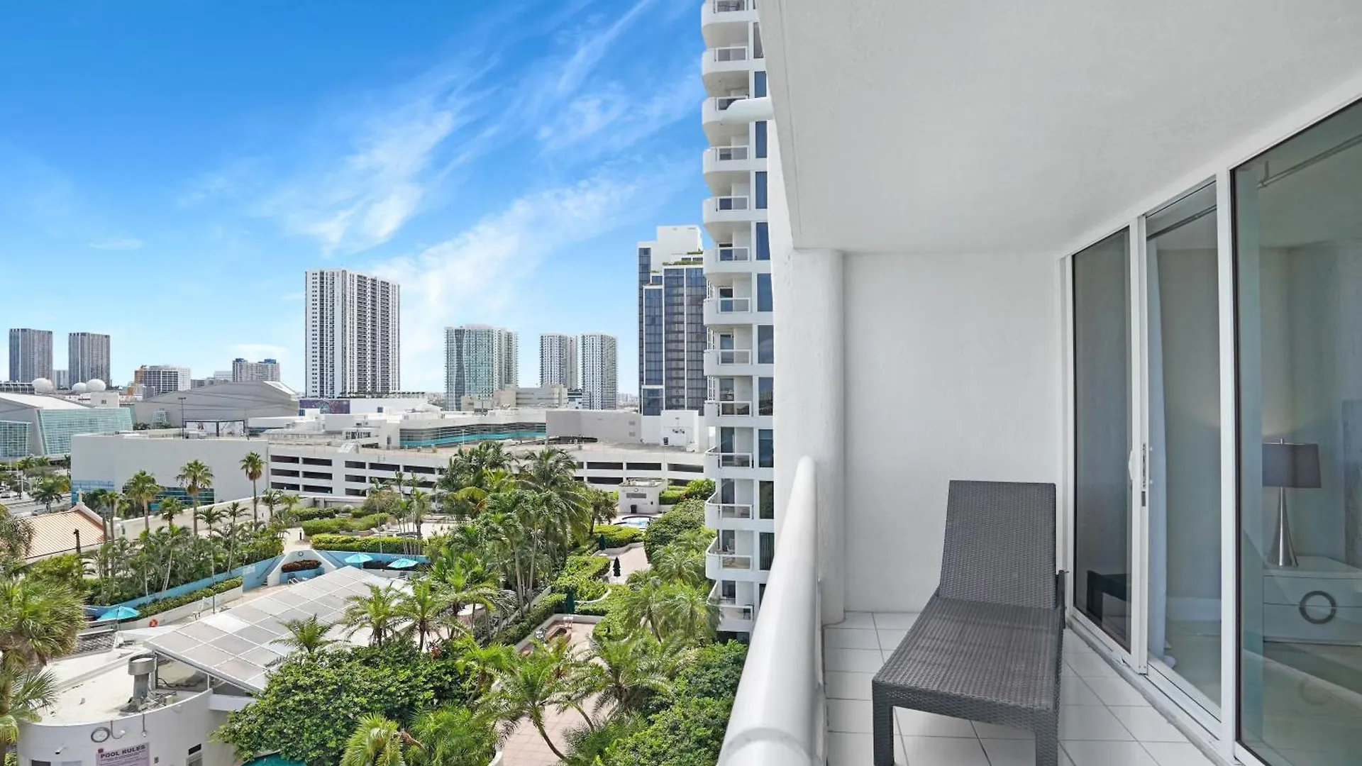 Life Is Gucci! Gorgeous Water Views Condo! *