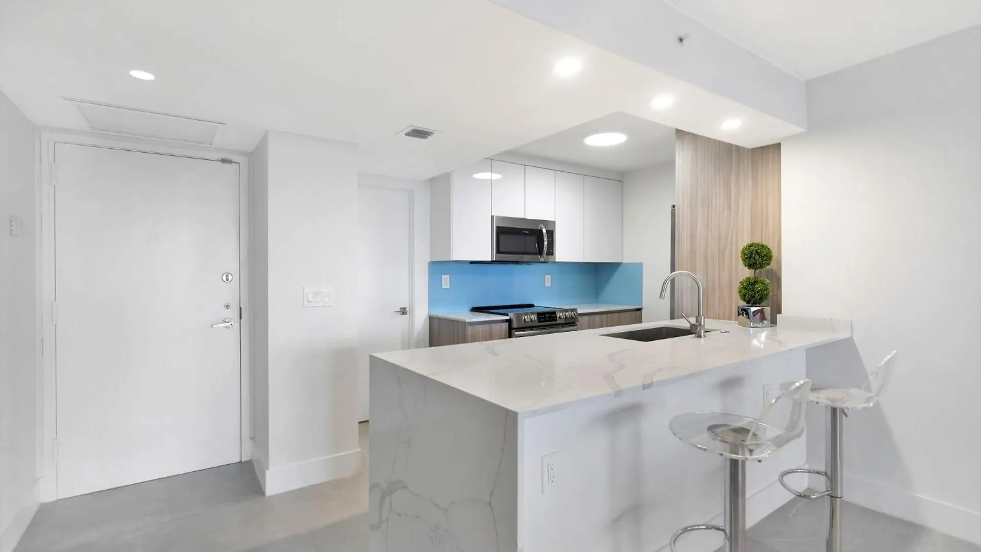 Sweet Dreams! Renovated With Water Views Miami