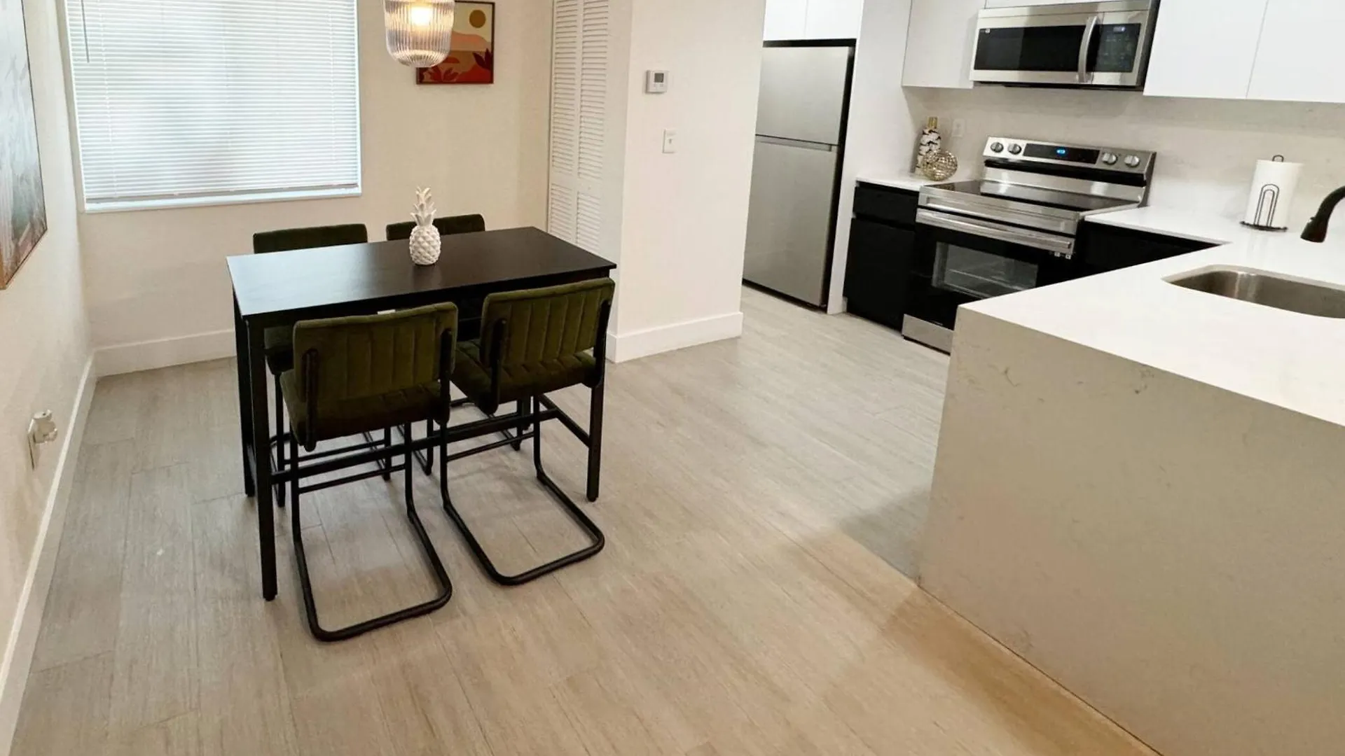 Designers Delight At Wynwood Cove Comfort Style Apartment