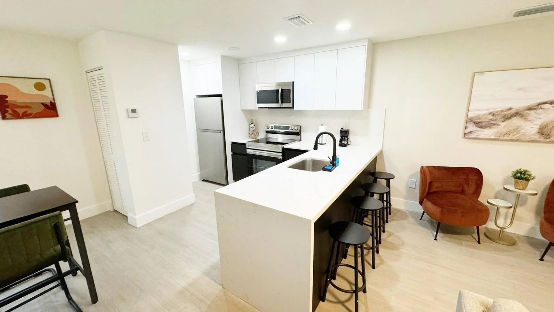 Apartment Designers Delight At Wynwood Cove Comfort Style Miami