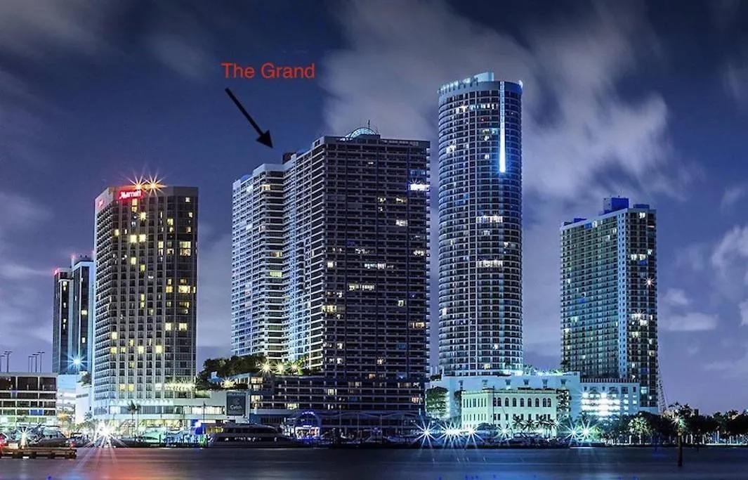 Apartment Feels Like Summer ~ Panoramic Water Views! Miami
