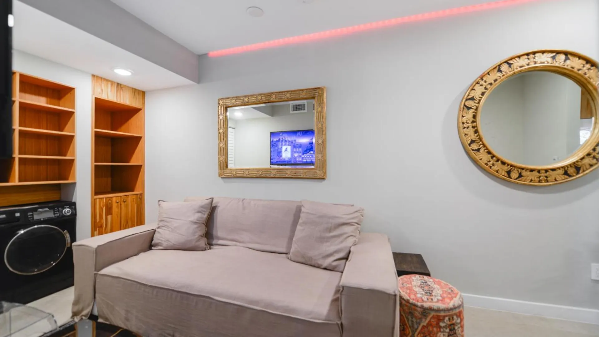 Incredible Comfort: Awesome With Parking *