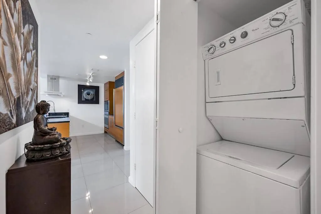 38th Floor W With Amenities Miami