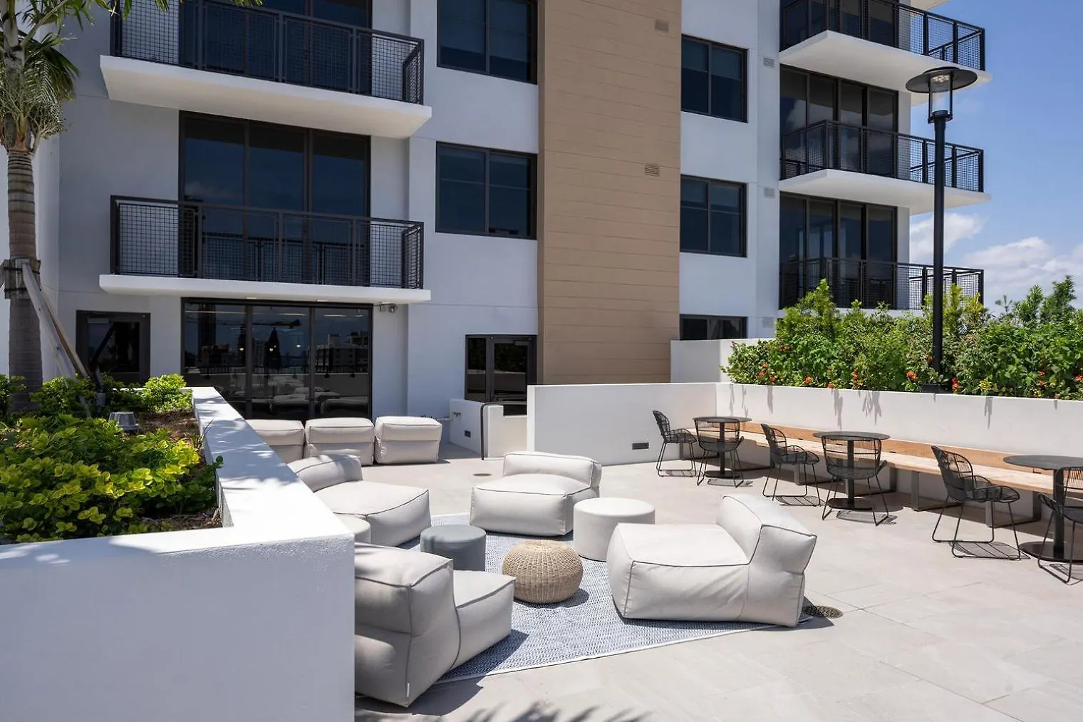 Wynwood 1br W Gym Pool Wd Nr Shops Bars Mia-39