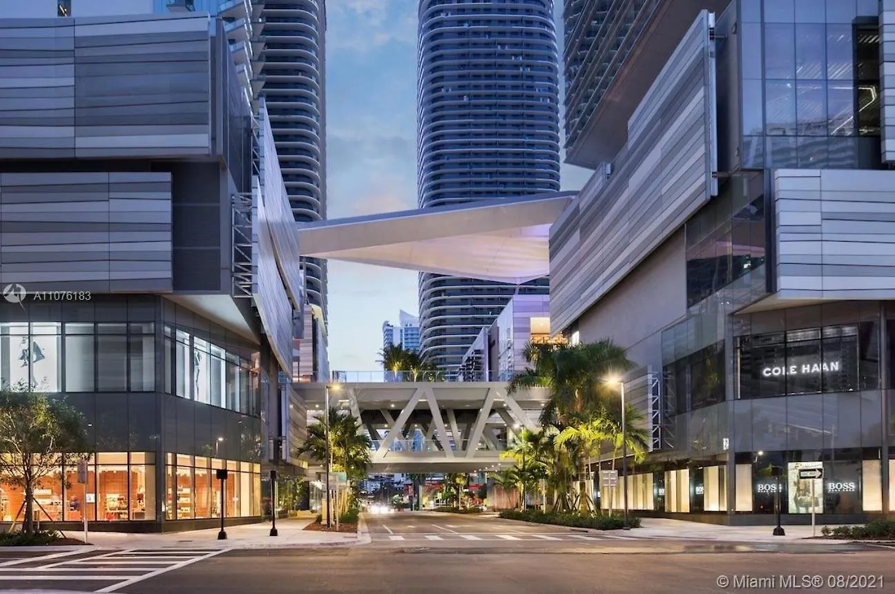 Brickell 3 Bedrooms High Ceiling Loft Apartment