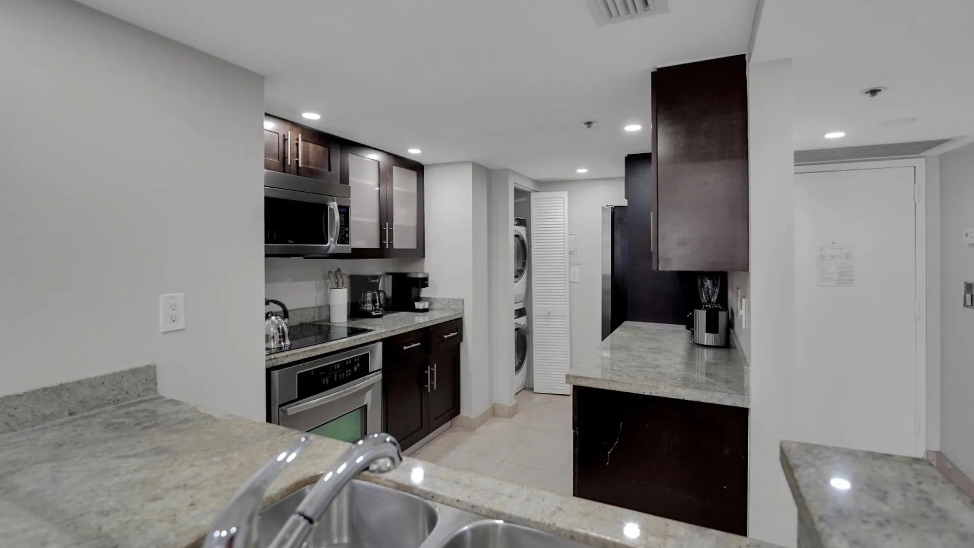 Hello Gorgeous! Water & Skyline Views! Apartment Miami