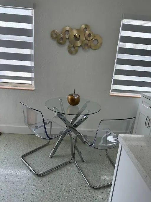 Clara Gold-little Havana Apartment *