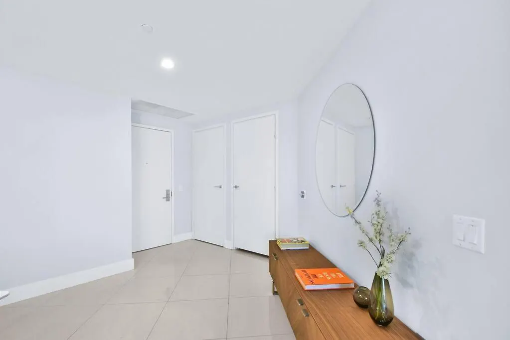 Lovely Upscale Gorgeous View 2bd 2bath In Brickell *