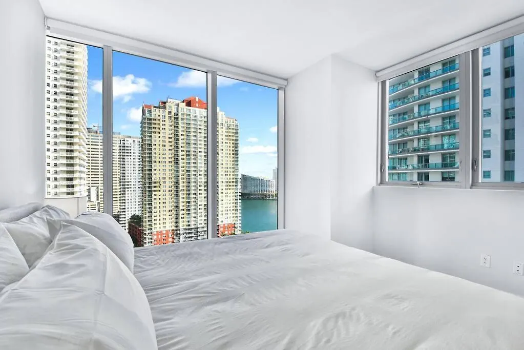 Lovely Upscale Gorgeous View 2bd 2bath In Brickell Apartment