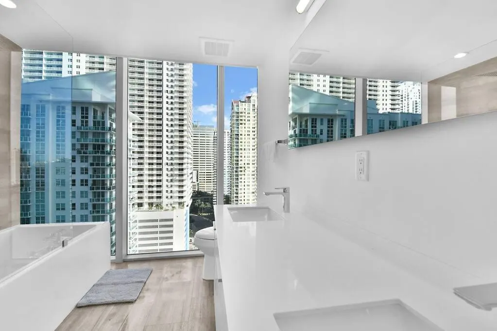 Lovely Upscale Gorgeous View 2bd 2bath In Brickell *