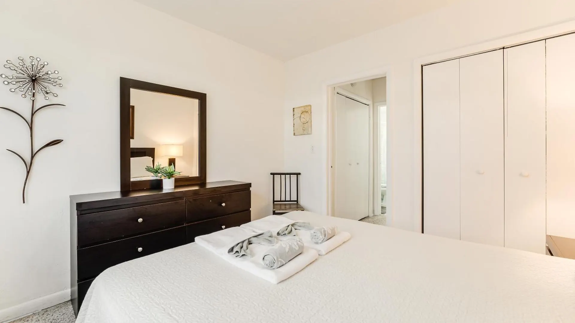 Cozy 1br Escape With Free Parking In Vibrant Mia Miami