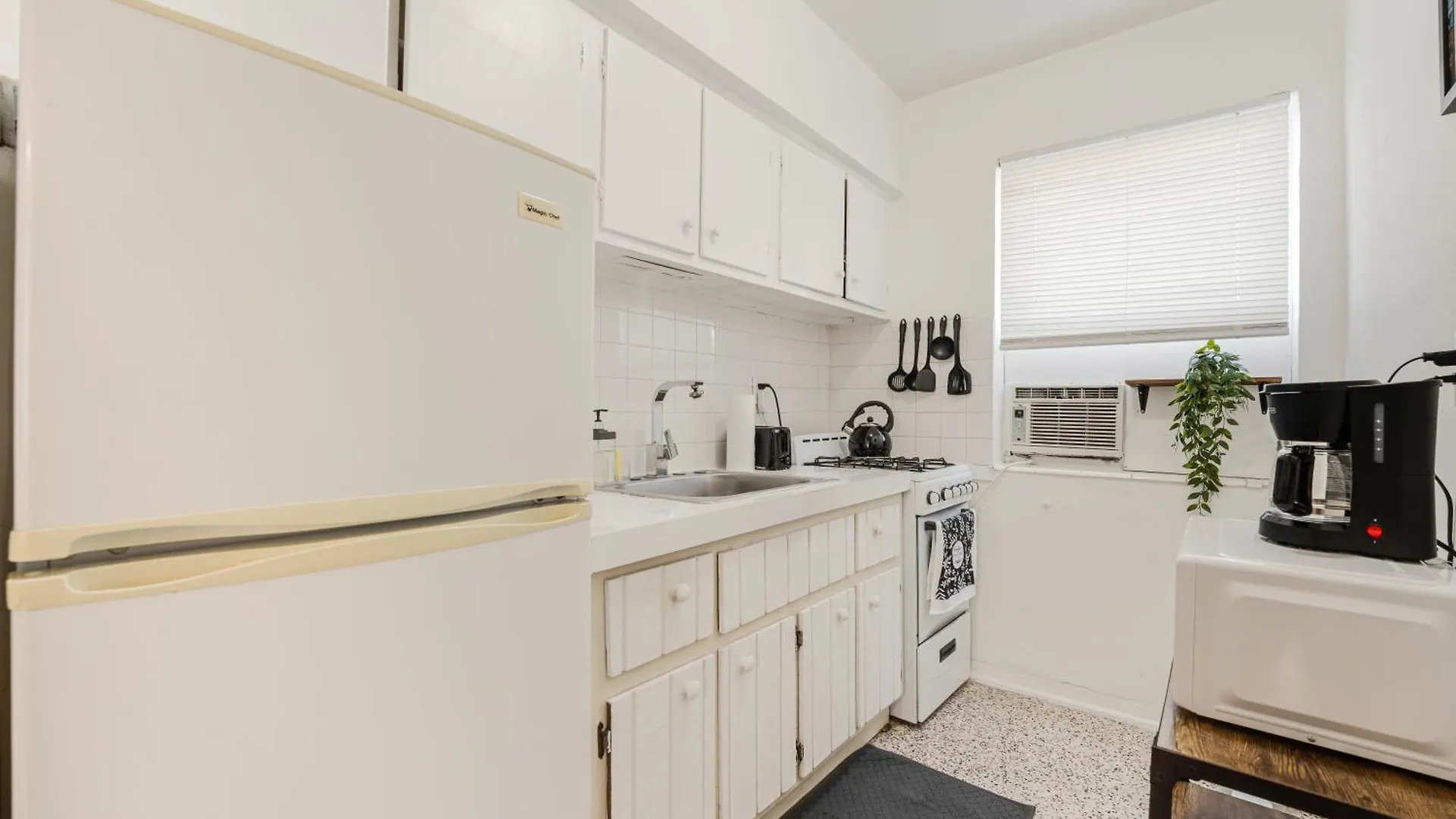 Apartment Cozy 1br Escape With Free Parking In Vibrant Mia Miami