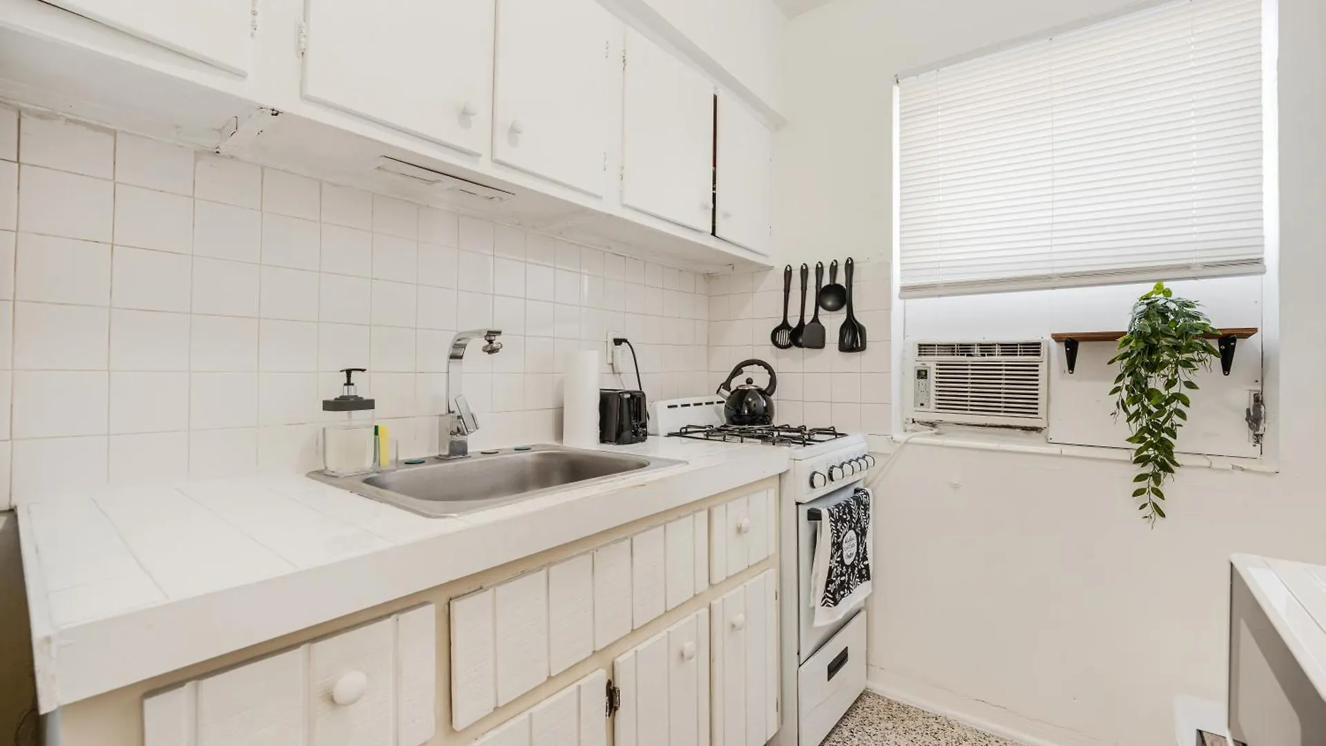 Cozy 1br Escape With Free Parking In Vibrant Mia Apartment *
