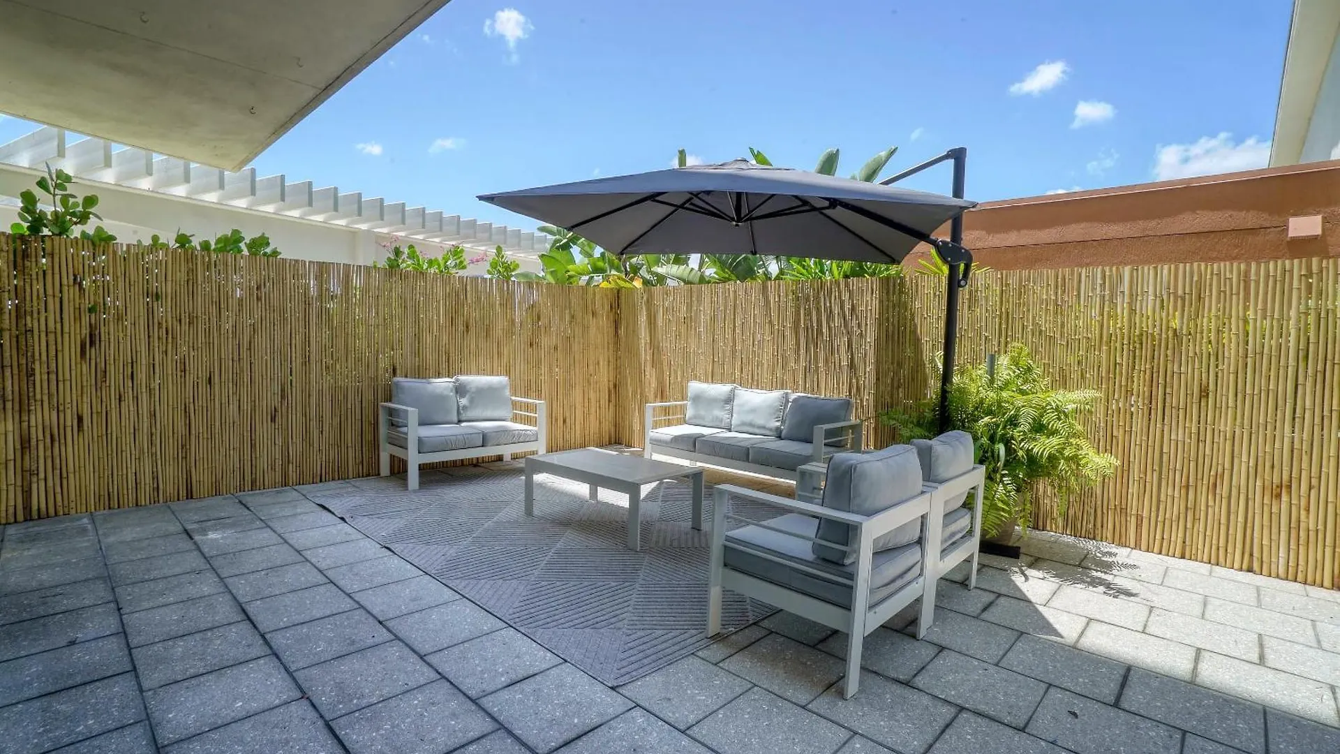 Apartment 515-trendy 2bd2ba Midtown Huge Private Patio!