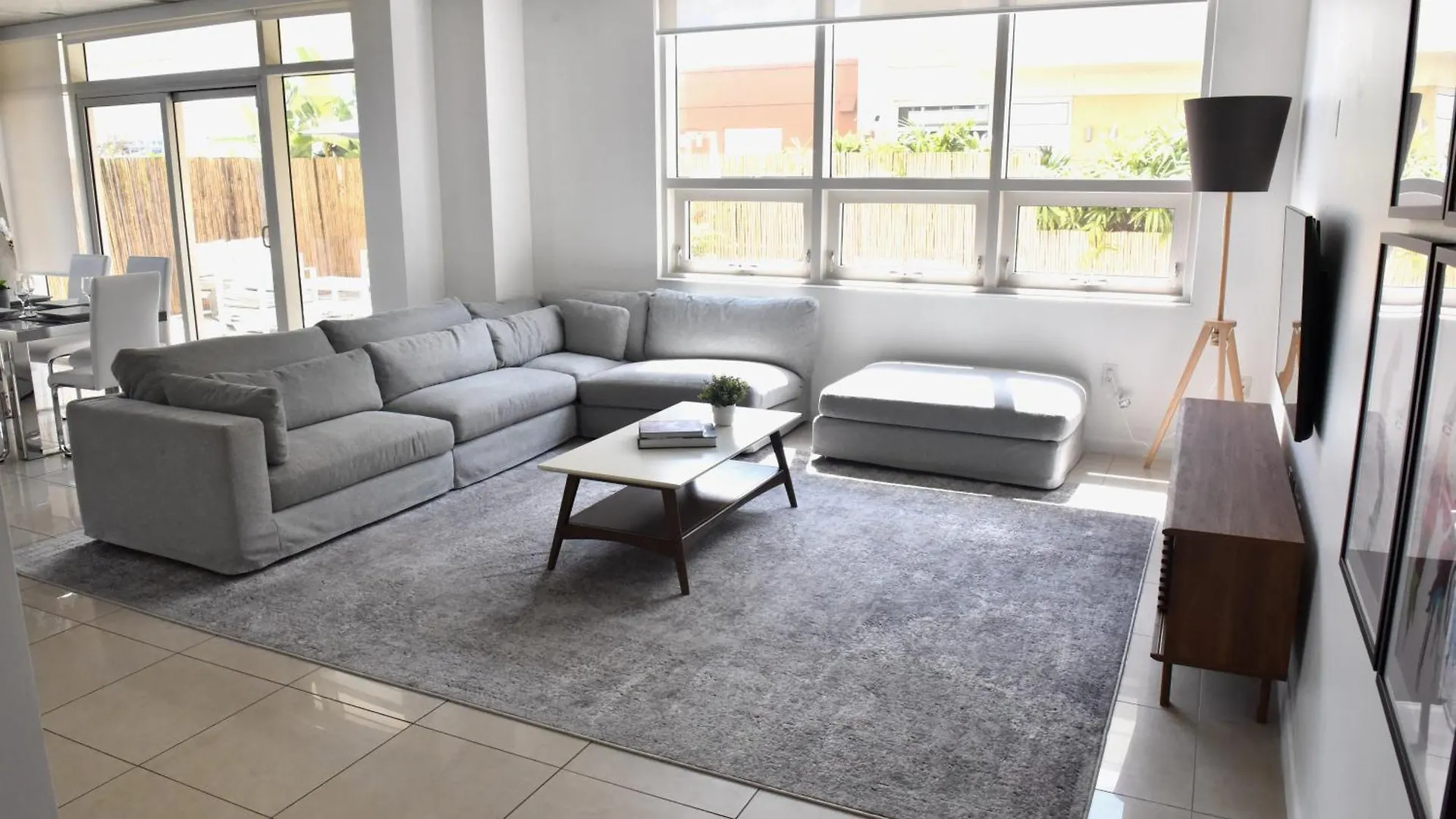 515-trendy 2bd2ba Midtown Huge Private Patio! *