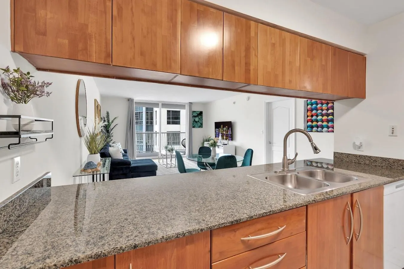 Brickell Key Gem: Stylish 1-bed W/ Free Parking Apartment *