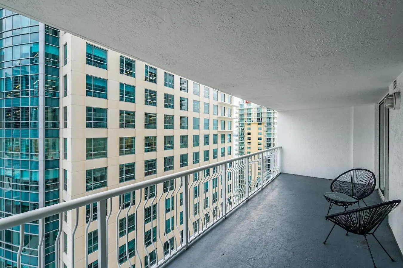 Brickell Key Gem: Stylish 1-bed W/ Free Parking Miami