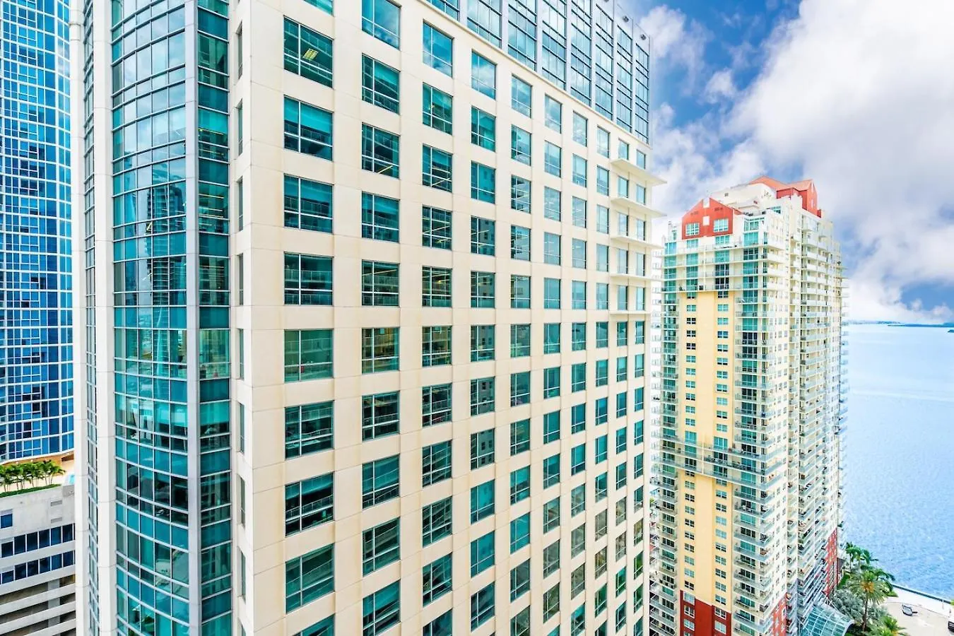 Brickell Key Gem: Stylish 1-bed W/ Free Parking
