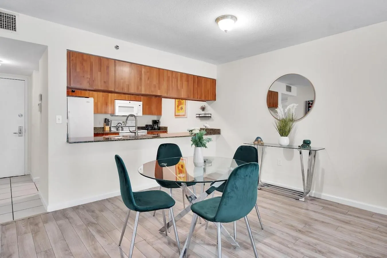 Brickell Key Gem: Stylish 1-bed W/ Free Parking Apartment Miami