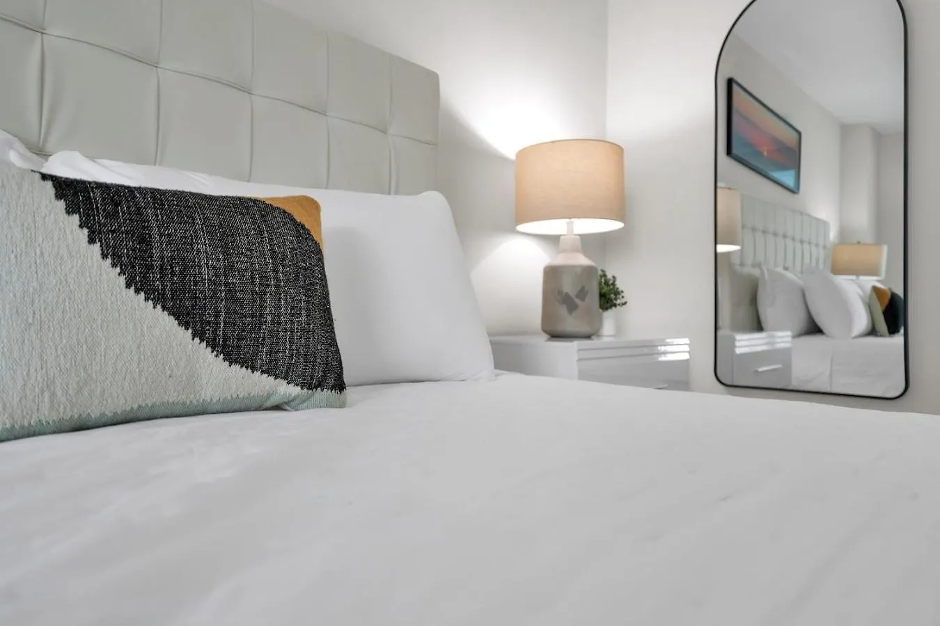 Brickell Key Gem: Stylish 1-bed W/ Free Parking Apartment