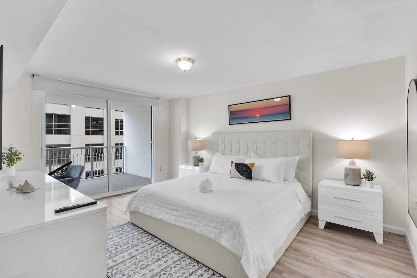 Brickell Key Gem: Stylish 1-bed W/ Free Parking Apartment *