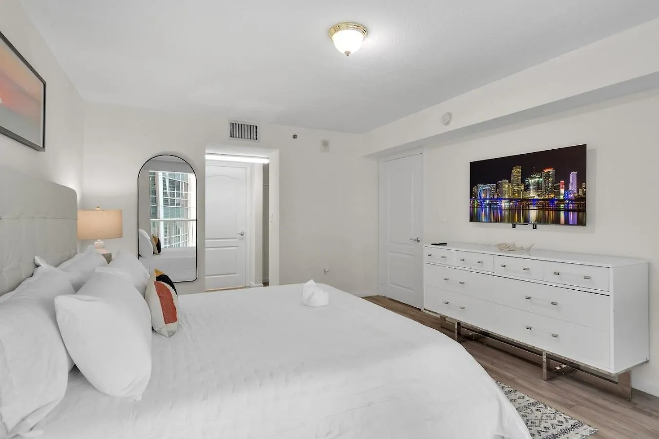 Brickell Key Gem: Stylish 1-bed W/ Free Parking *