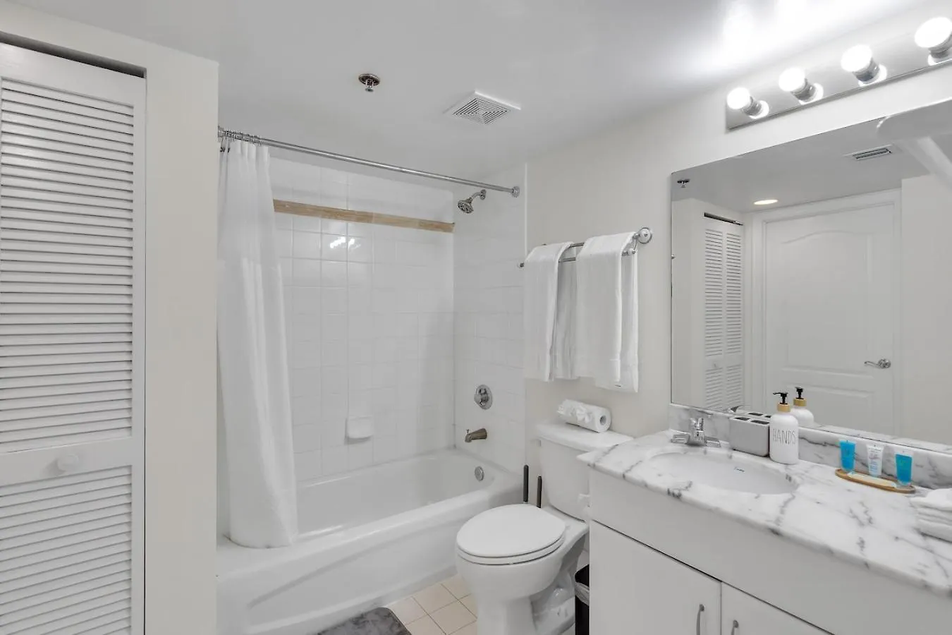 Brickell Key Gem: Stylish 1-bed W/ Free Parking Miami