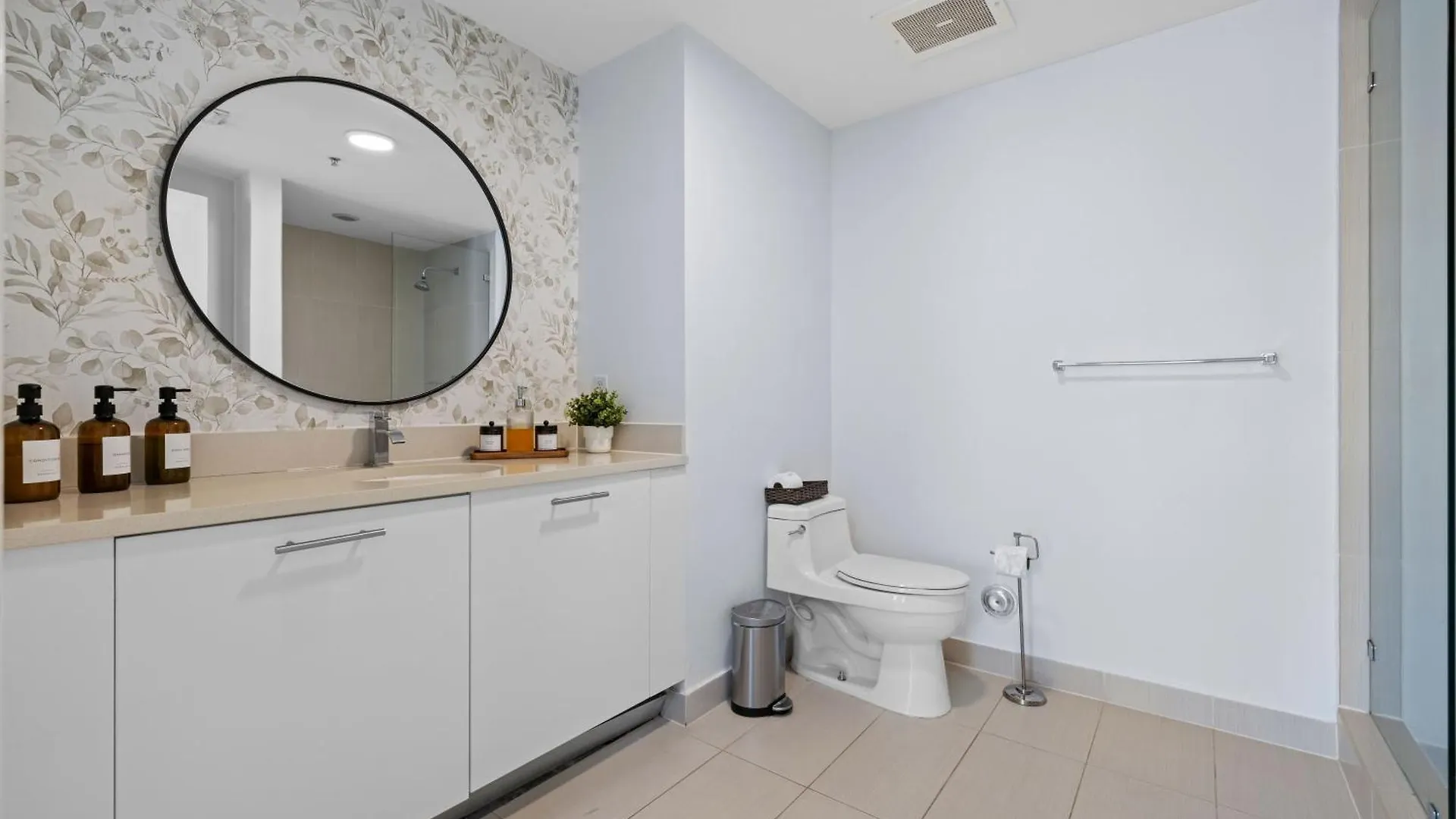 516-2bd2ba Midblock Free Parking Apartment Miami