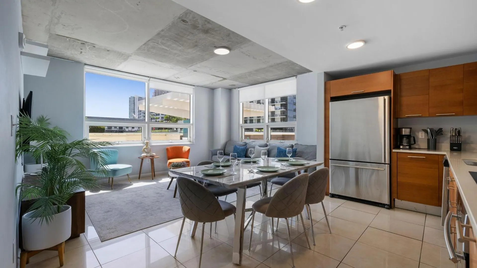 516-2bd2ba Midblock Free Parking * Miami
