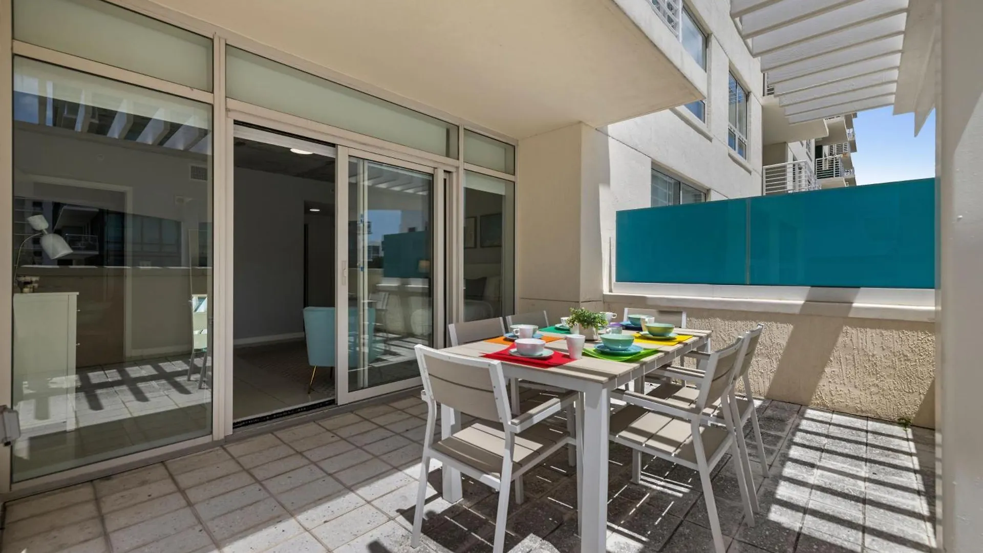516-2bd2ba Midblock Free Parking Apartment