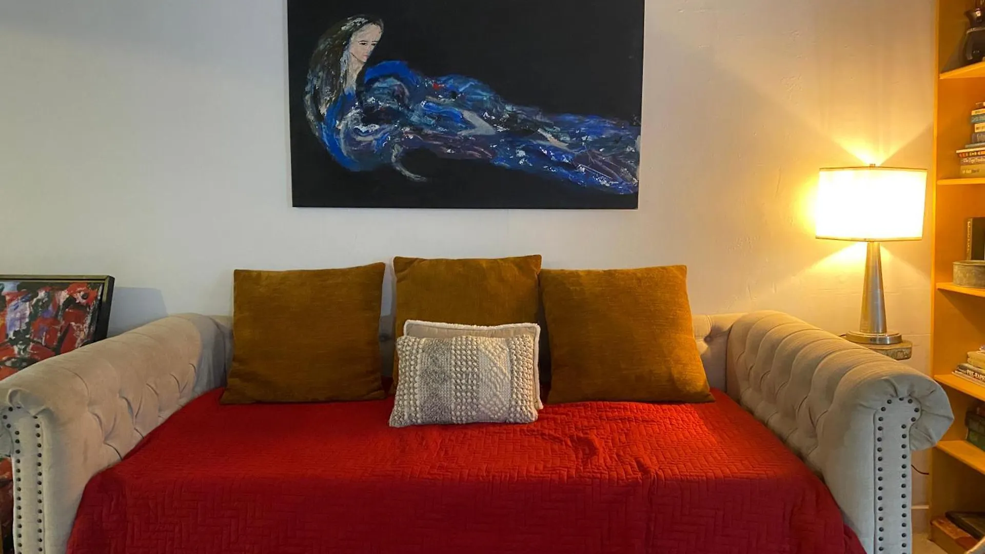 Cheerful 4 Bedroom With Free Parking