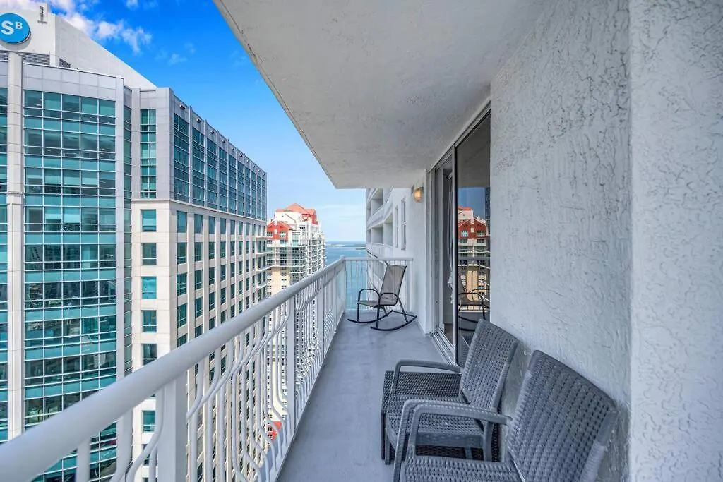37th Floor Amazing Spacious Unit With Parking Apartament