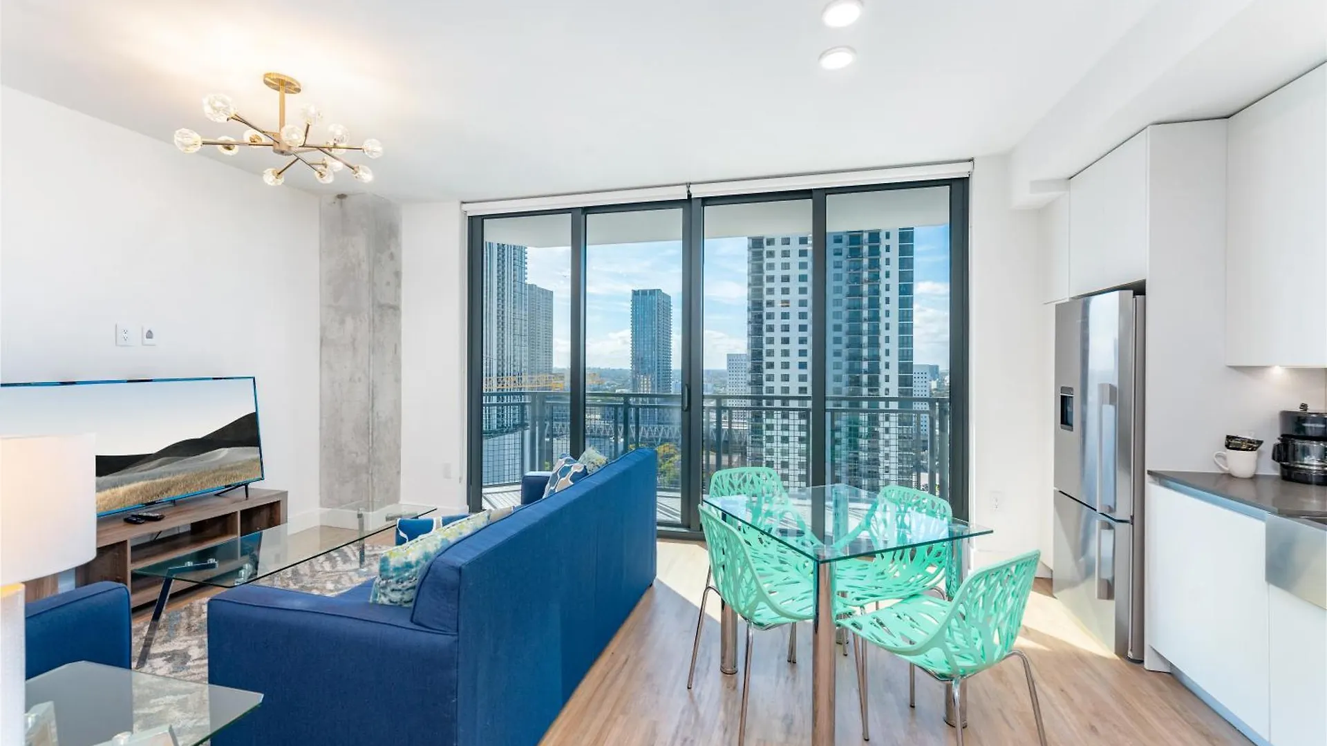 Global Luxury Worldcenter * Miami