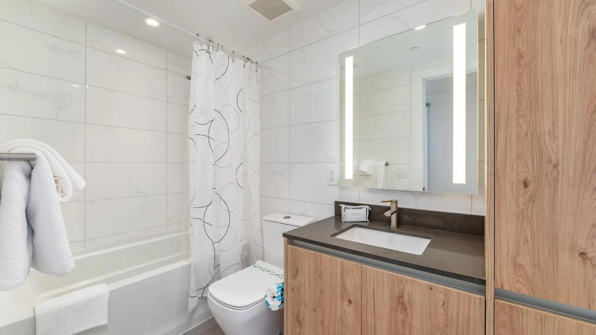 Global Luxury Worldcenter Apartment Miami