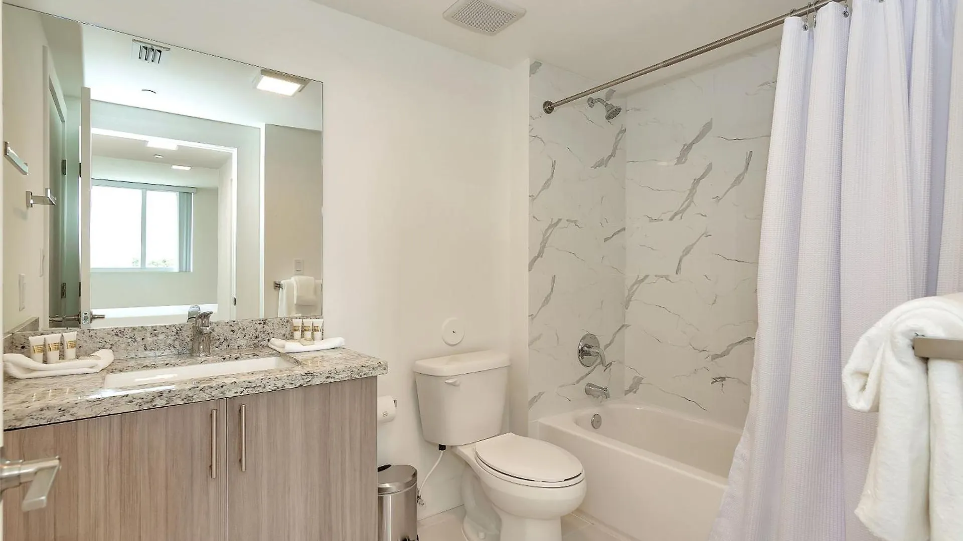 Apartment Roami At Grove 27 *