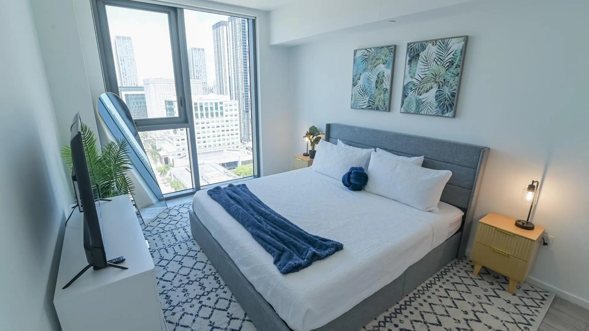 Luxurious King Bed In Downtown *