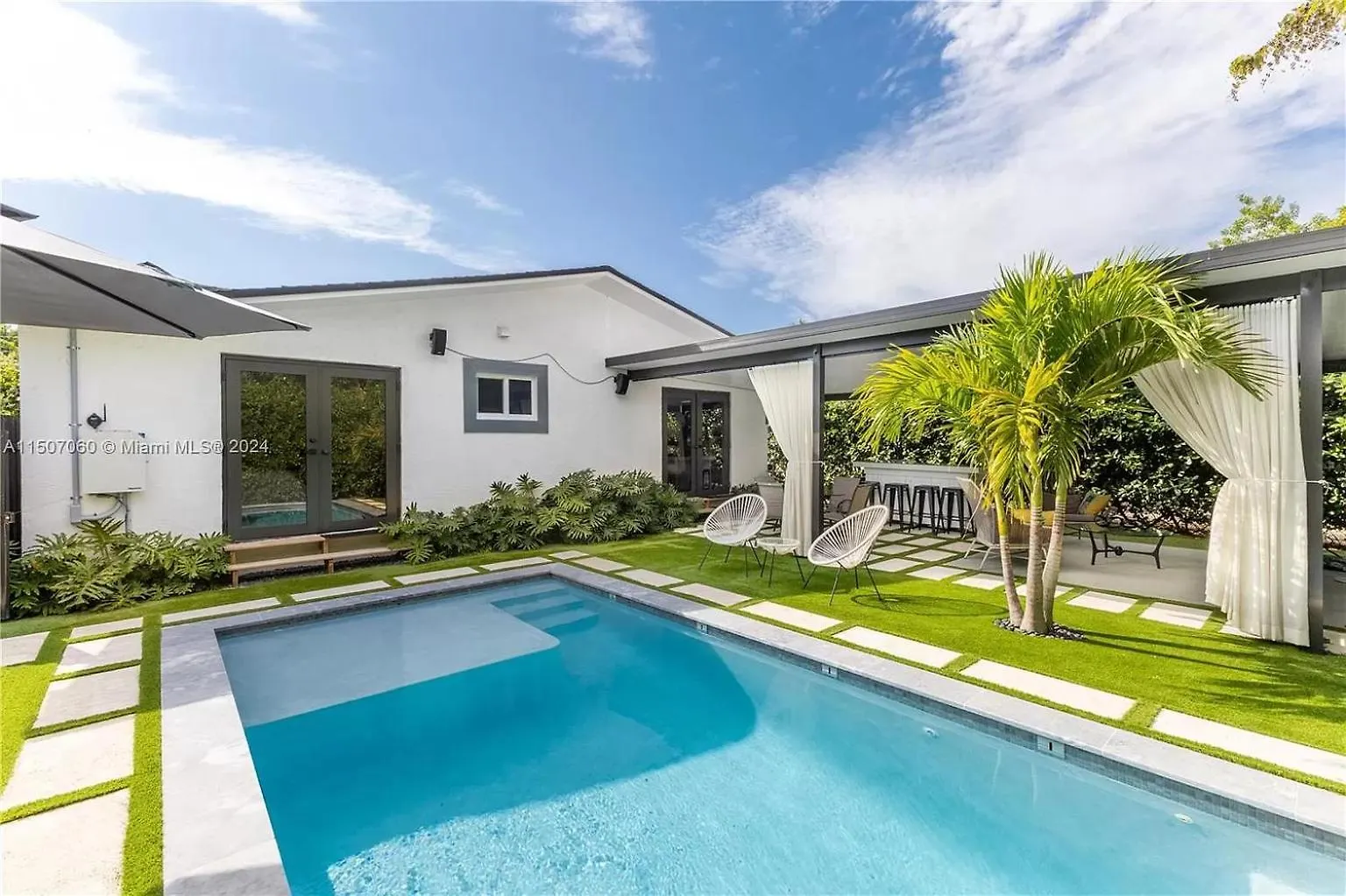 24 Guests Luxury House With Pool & Gazebo! Holiday home Miami
