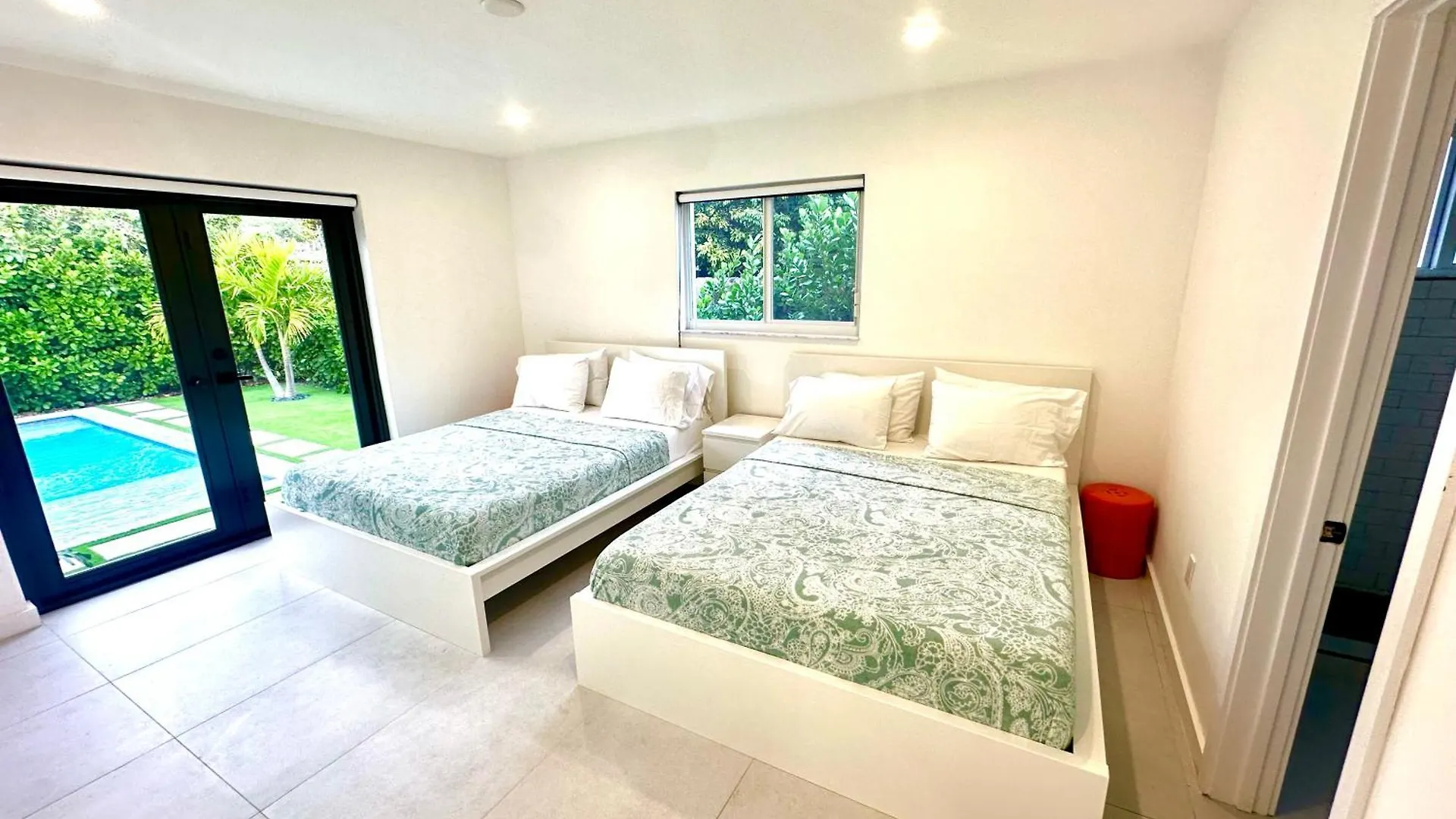 24 Guests Luxury House With Pool & Gazebo! Holiday home