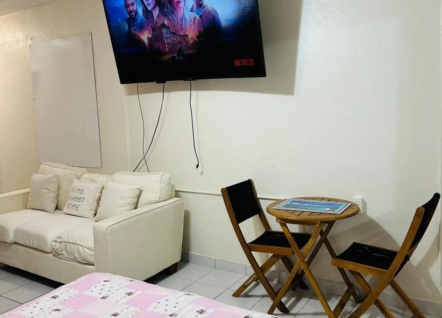 Apartment Lovely With Free Parking *