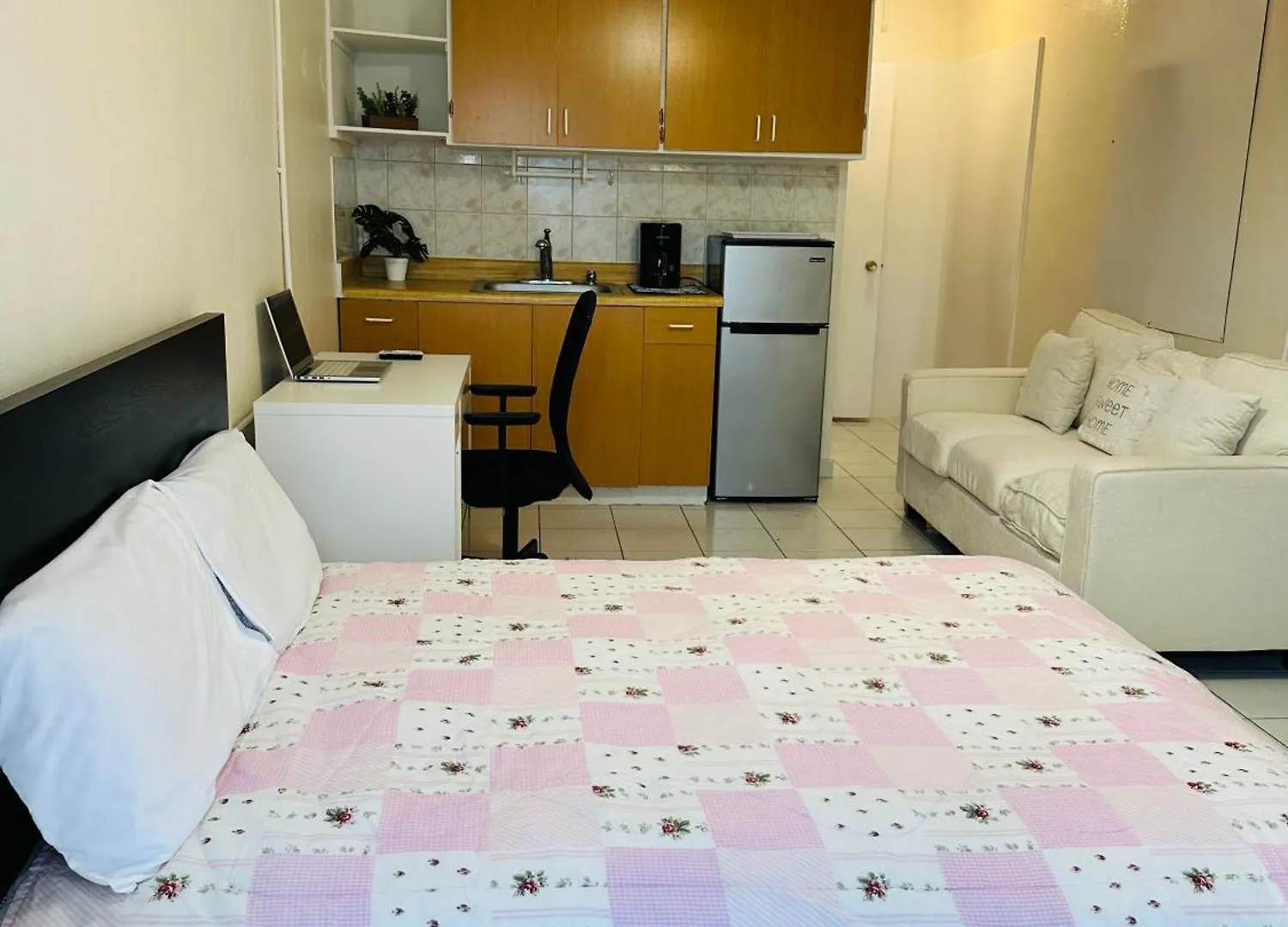 Lovely With Free Parking Apartment