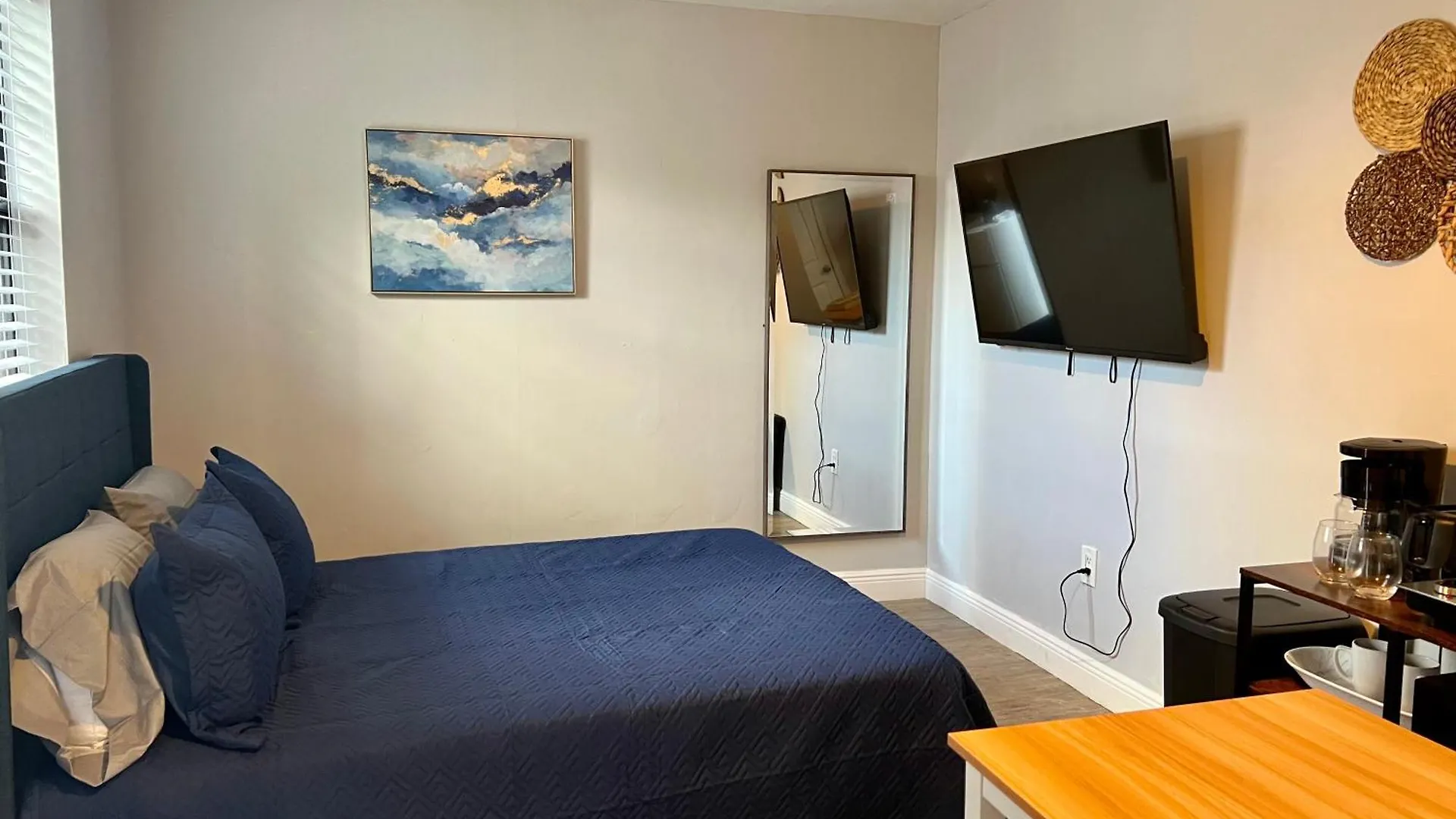 Coral Gable Studio & House Free Parking & Wifi *