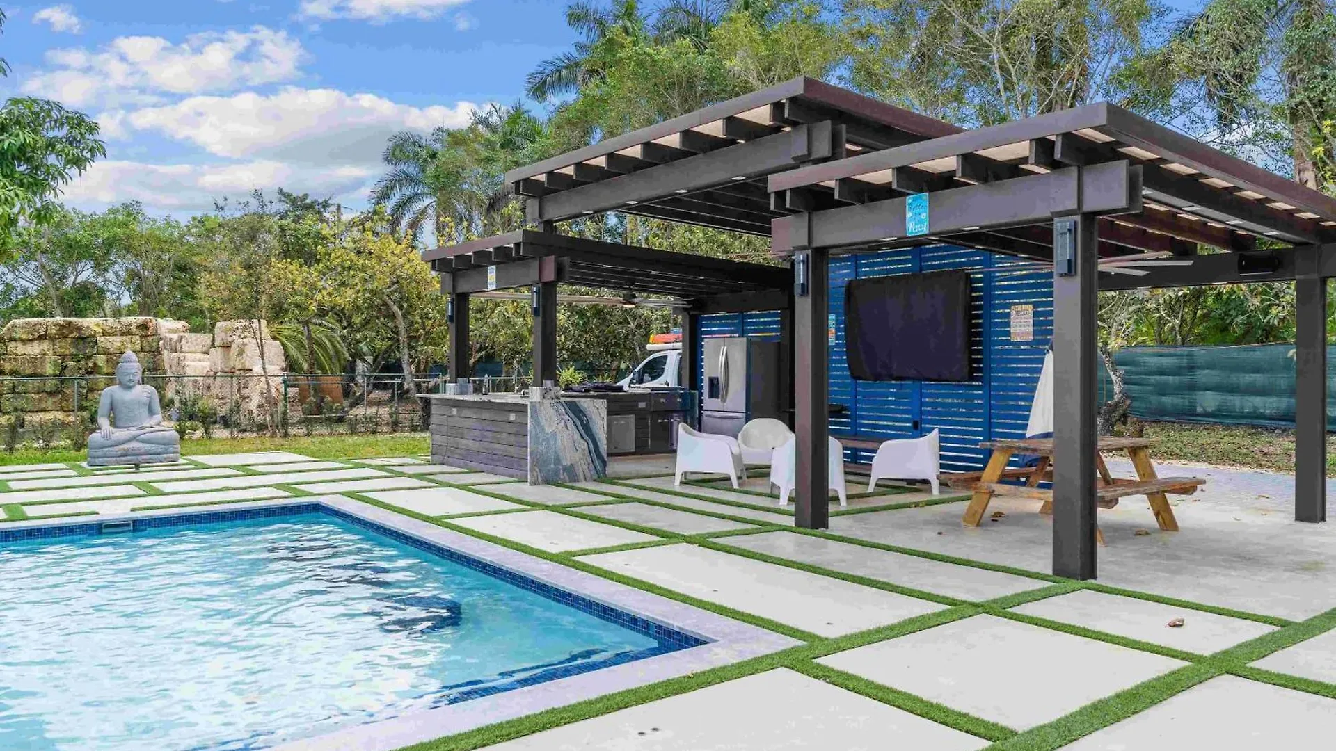 Lake Of Dreams Jacuzzi Pool Table Ping Pong Lagoon Tiki House Family *