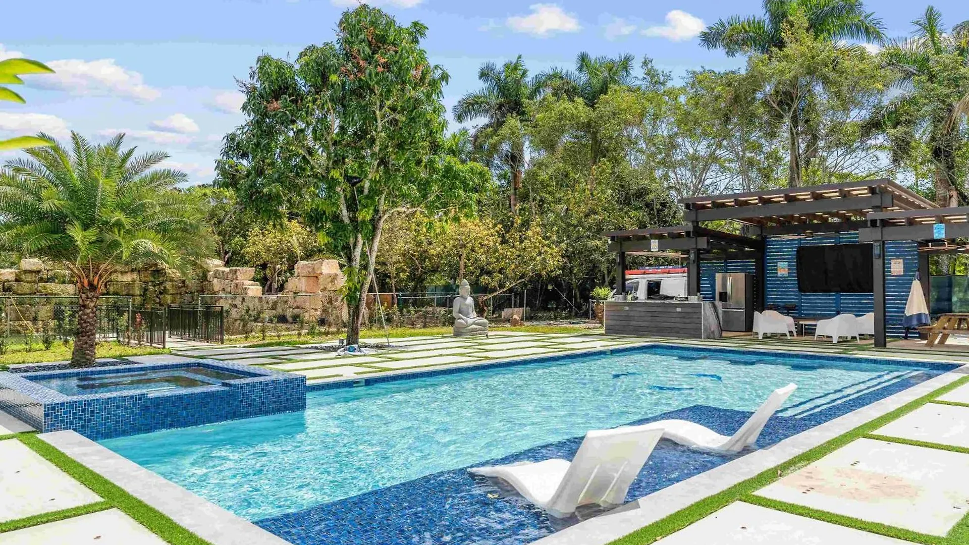 Villa Lake Of Dreams Jacuzzi Pool Table Ping Pong Lagoon Tiki House Family *
