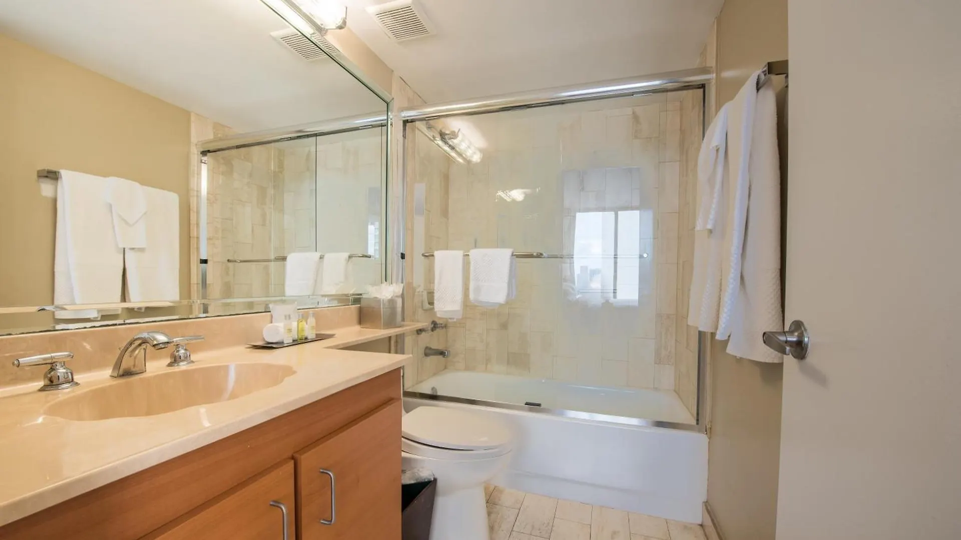 Serene Two-bedroom Bay View Apartment