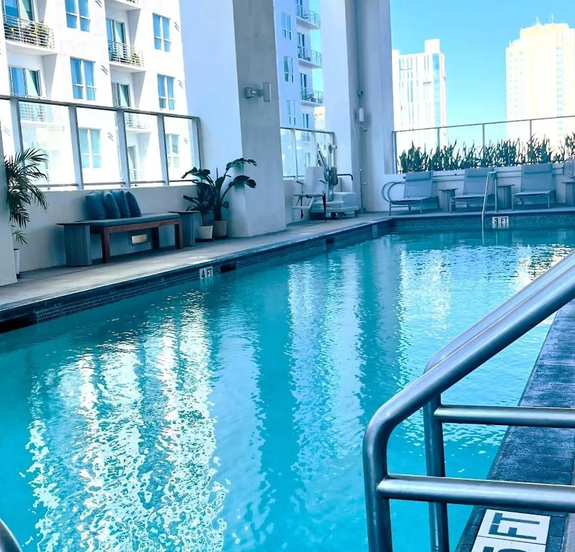 Explore Miami's Heat - Huge 1 Bed Pool & Gym