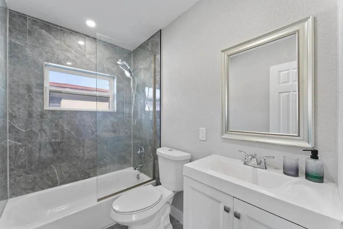 Renovu Premium House In * 迈阿密