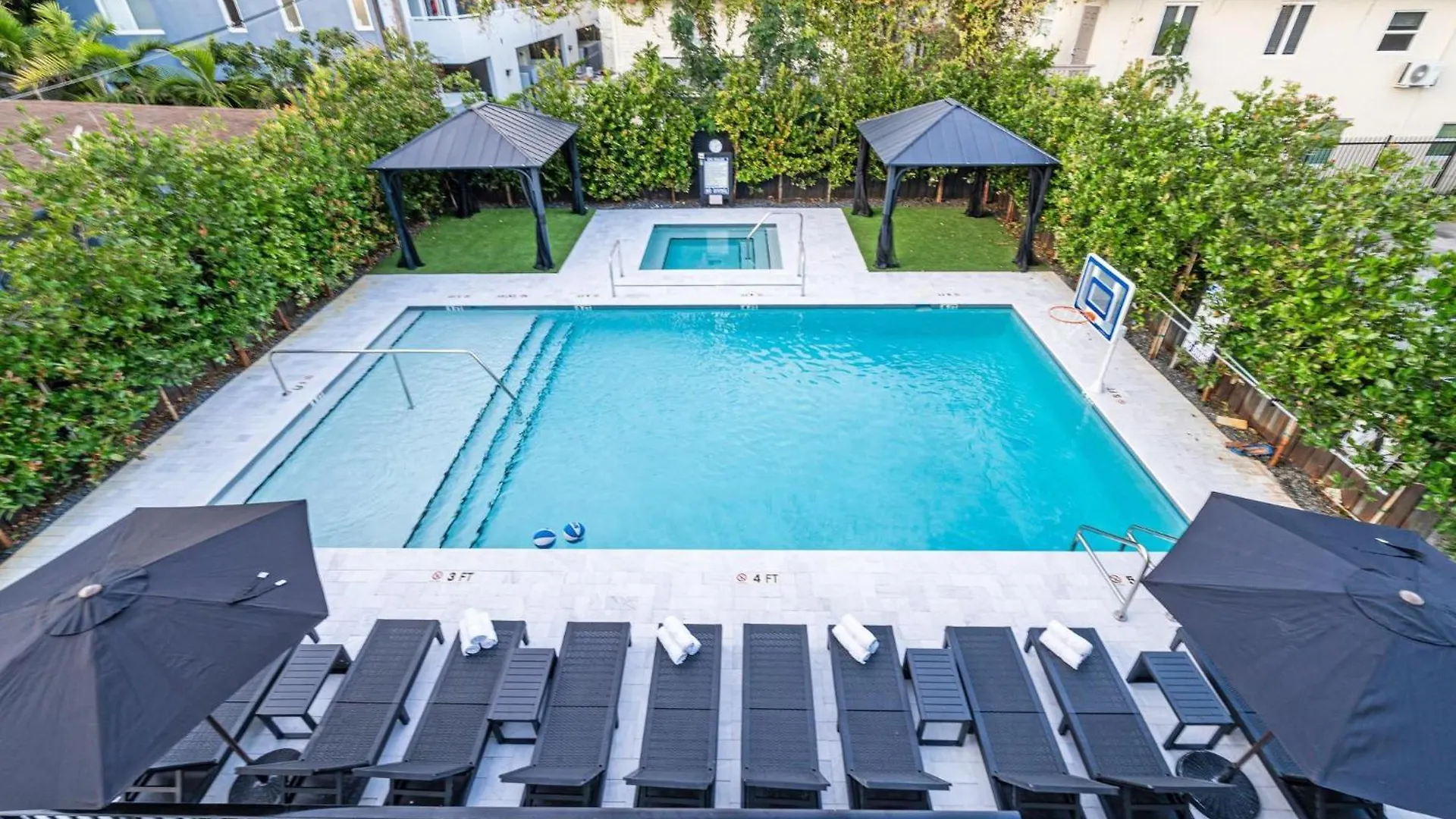 Lux Retreat By Renzzi Miami